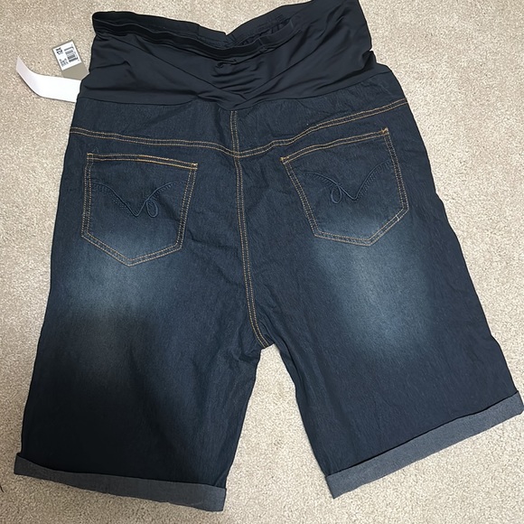 Maternity shorts - Picture 2 of 3